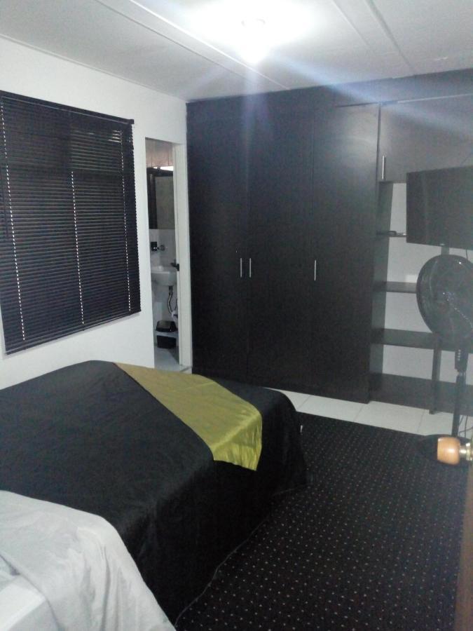 E2 Comodo Y Amplio Apartamento En Laureles Estadio 120 Mts2 Medellín Eksteriør bilde